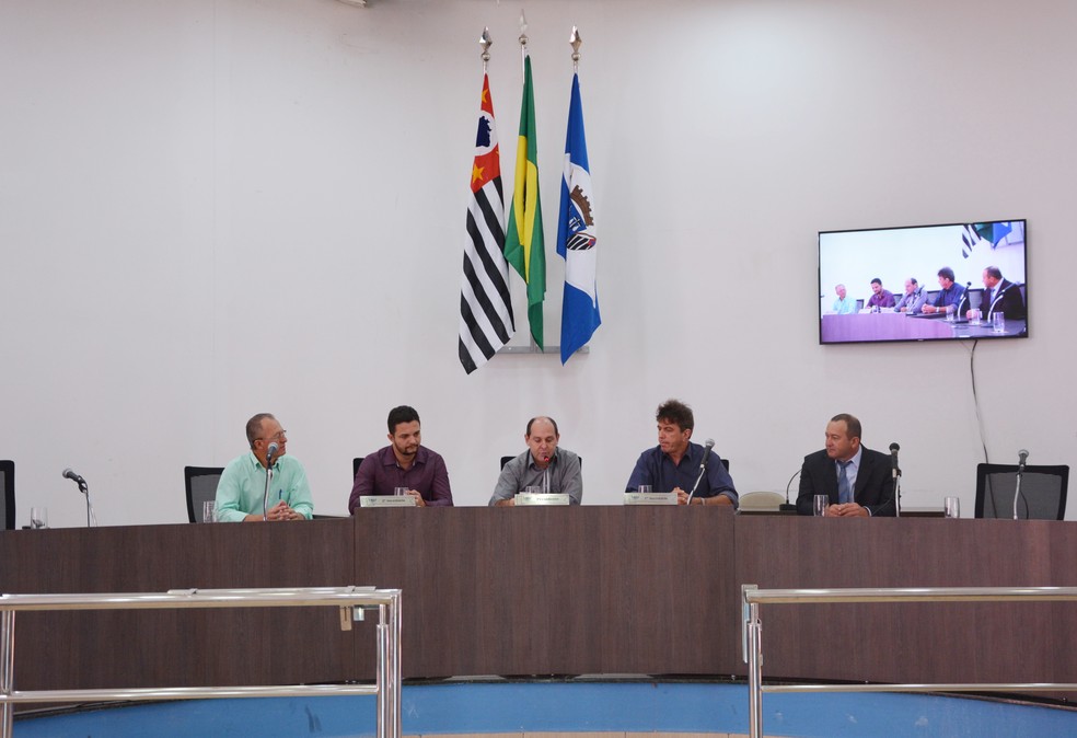 Sessão de posse de Roger Gasques (PSDB) foi nesta quarta-feira (2) (Foto: Bruna Bonfim/Câmara Municipal de Álvares Machado)