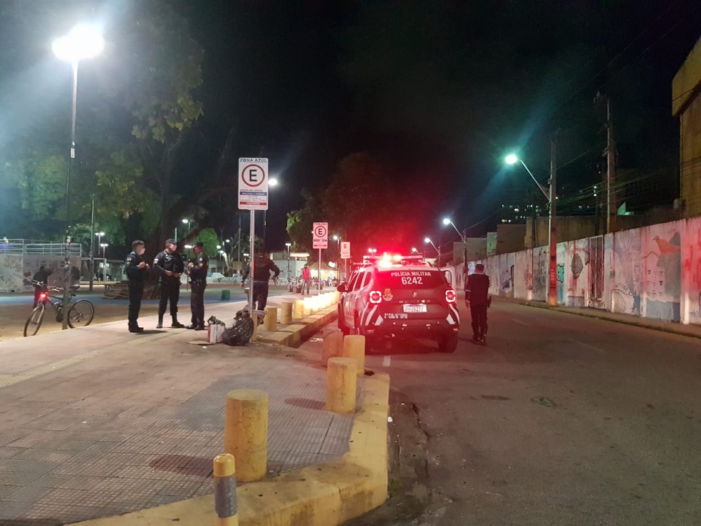 Ataque a tiros no Benfica deixou seis pessoas baleadas, em Fortaleza. — Foto: Rafaela Duarte