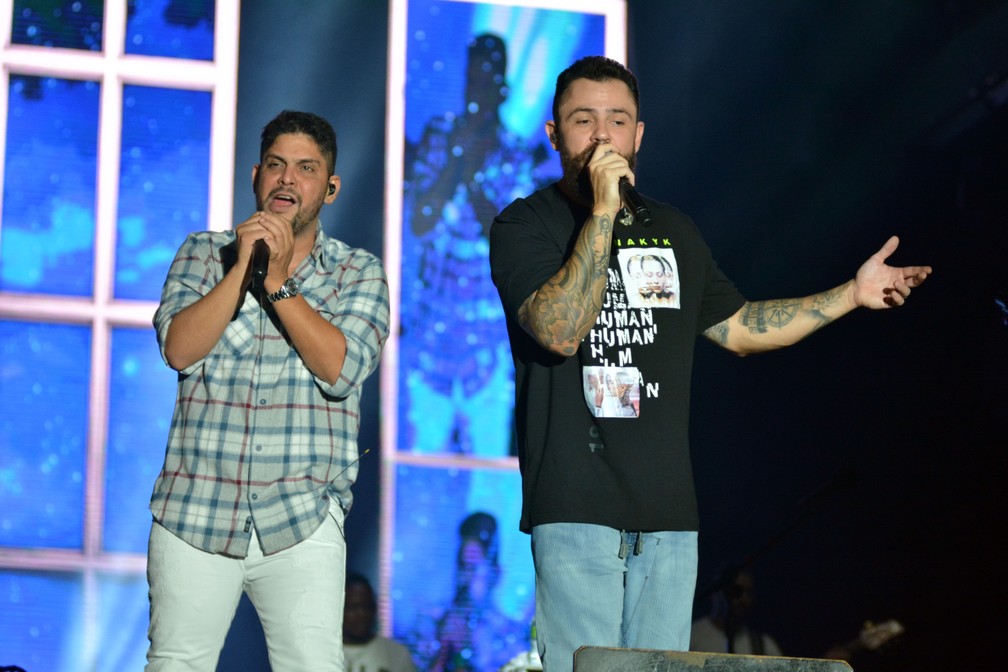 Jorge e Mateus em show na virada do ano em Salvador — Foto: Elias Dantas/Ag. Haack