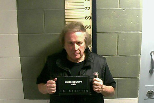O músico Don McLean em foto de janeiro de 2016 após ser preso por acusações de violência doméstica de sua então esposa (Foto: Getty Images)