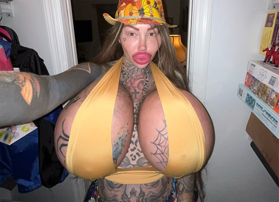 Influencer viciada em plásticas pretende mudar a cor dos olhos