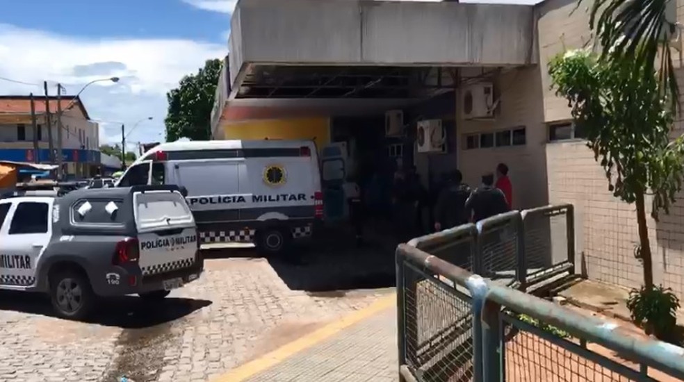 Cabo da PM foi baleado na manhã desta terça (12) — Foto: Kléber Teixeira/Inter TV Cabugi