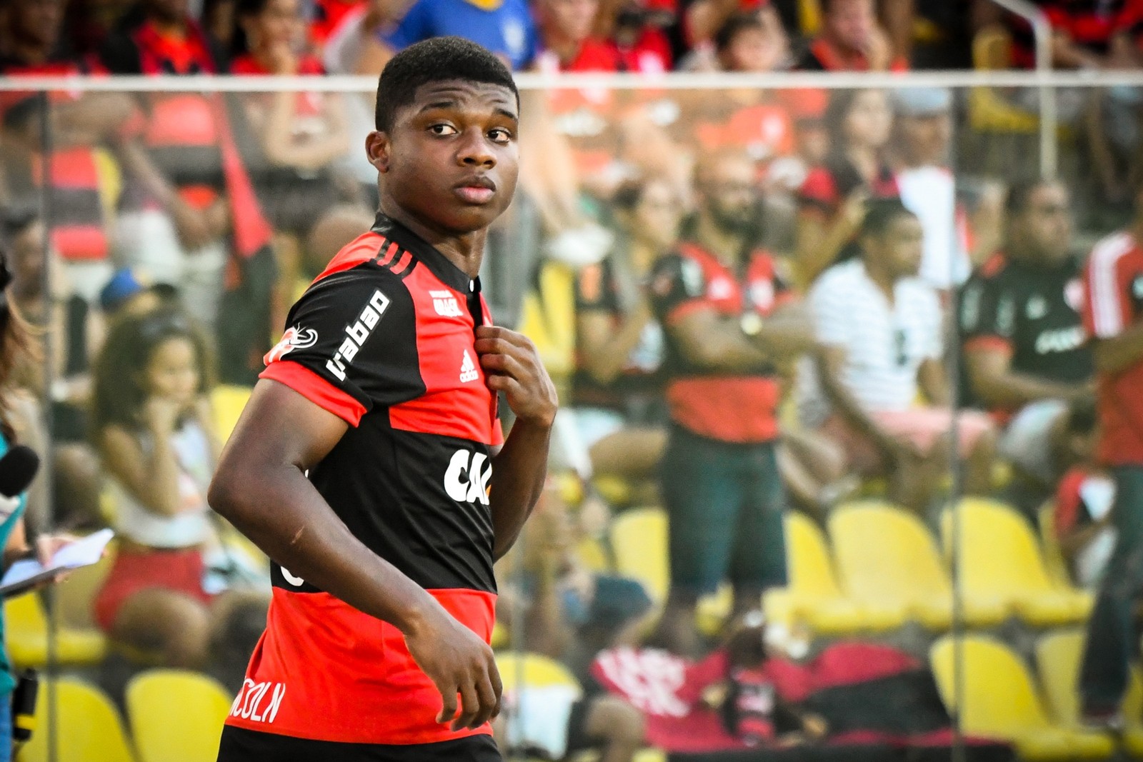 O sonho de criança: Lincoln faz 1º jogo pelo Flamengo no ES e família vai ao delírio