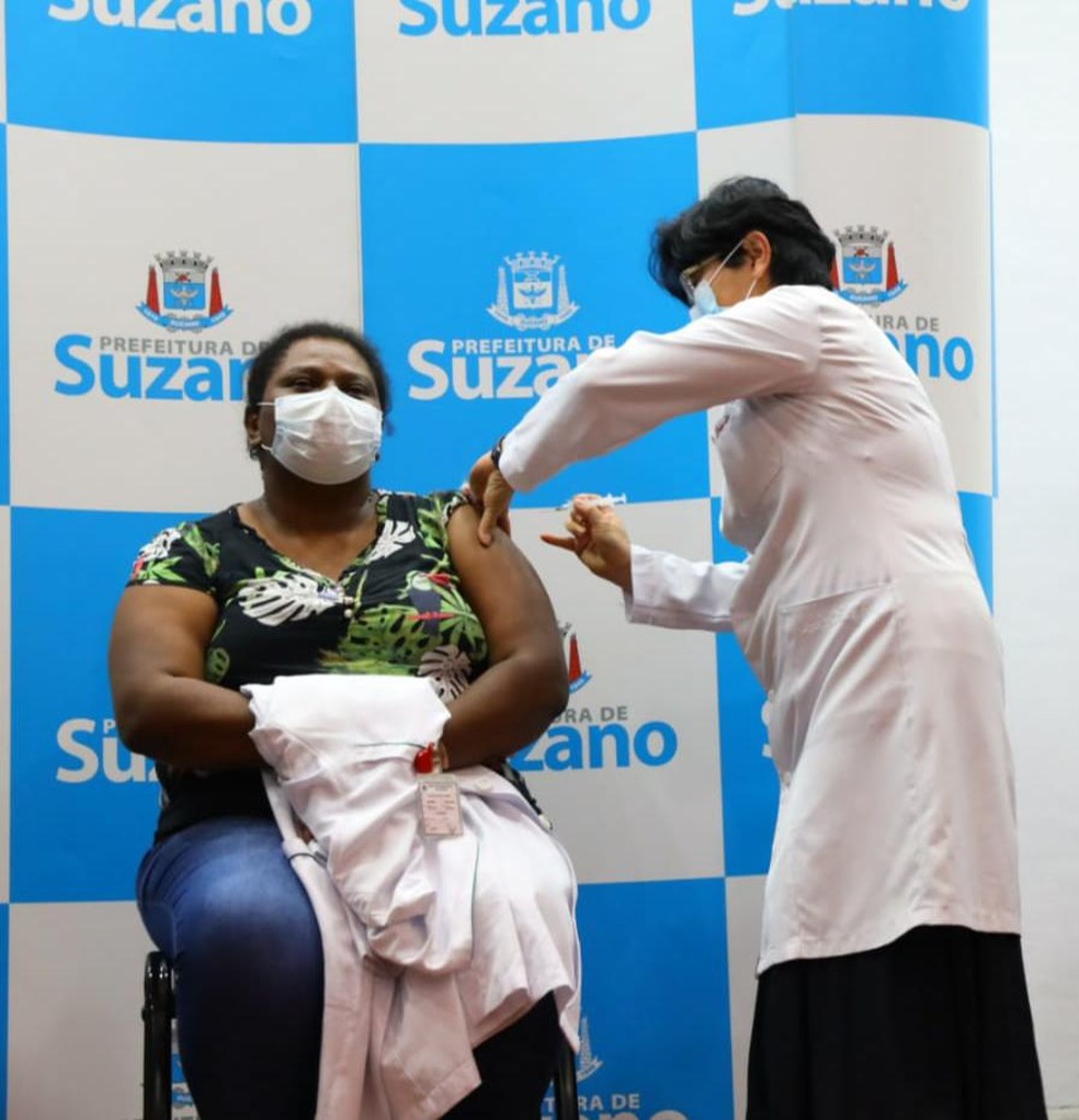 Prefeitura de Suzano aplica vacinas contra a Covid-19 — Foto: Irineu Junior/Secop Suzano