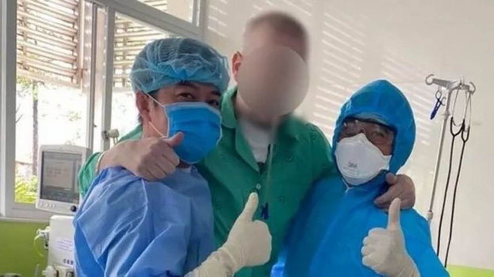O escocês de 42 anos está em terapia intensiva de reabilitação para voltar a andar — Foto: Vietnamese Government