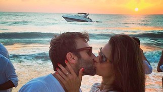  Alessandra Ambrósio e Jamie Mazur: primeiro beijo do ano!