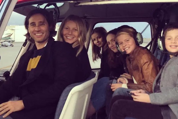 Gwyneth Paltrow, Brad Falchuk e os filhos (Foto: Instagram)