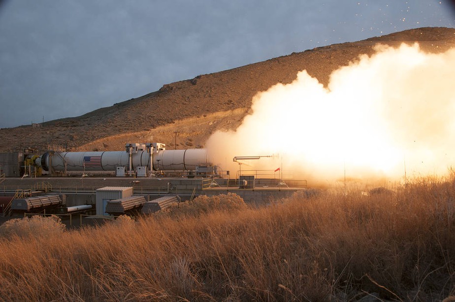Teste de disparo do Booster para o novo foguete da NASA