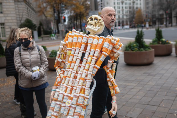 OPIOIDES: Um escândalo protagonizado pela farmacêutica americana Purdue rendeu manifestações e uma sentença bilionária em 2021 (Foto: Getty Images)