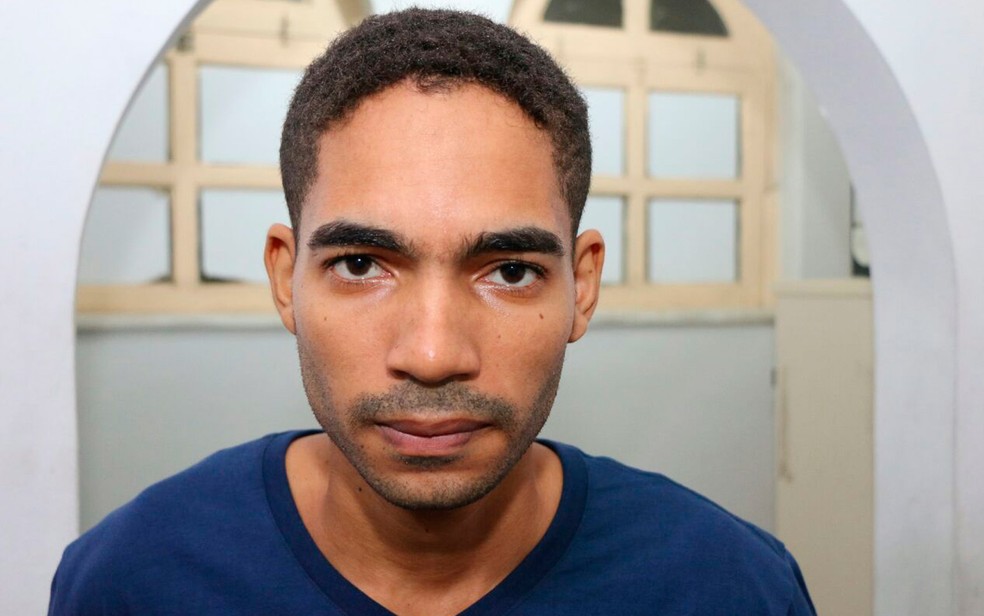 Homem foi reconhecido por vÃ­timas na delegacia (Foto: Alberto Maraux/SSP-BA)