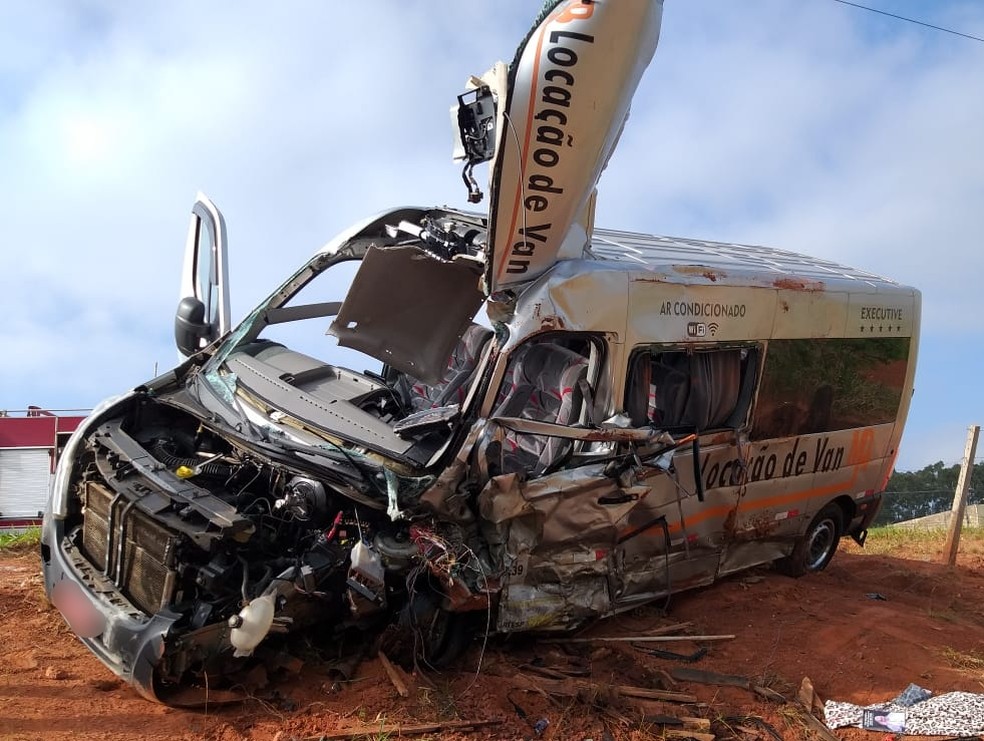 Acidente aconteceu na madrugada deste sábado (7) na Rodovia Comandante João Ribeiro de Barros — Foto: Corpo de Bombeiros/Divulgação