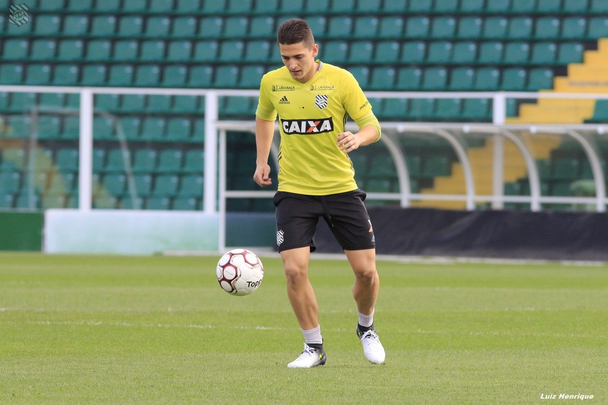 Provável titular, Trevisan cita obrigação de vencer e quer apoio da