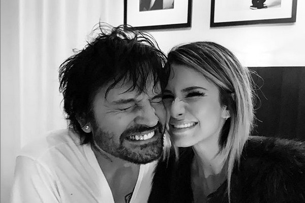 O músico Tommy Lee com a esposa, a modelo Brittany Furlan (Foto: Instagram)