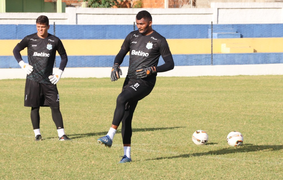 Mauro Iguatu e Yuri, goleiros do Nacional de Patos — Foto: Éder Souza / Nacional de Patos