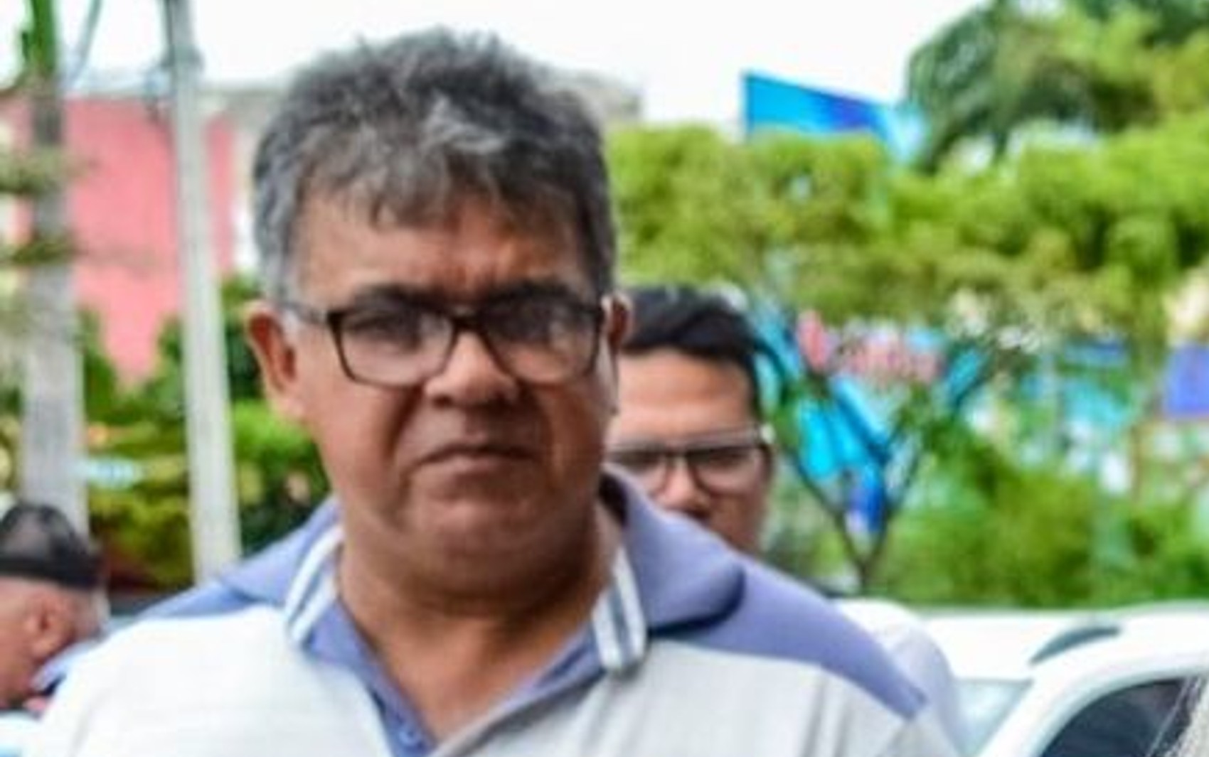 Homem é executado e motorista da prefeita de Caruaru também morre após ser atingido por bala perdida no Recife