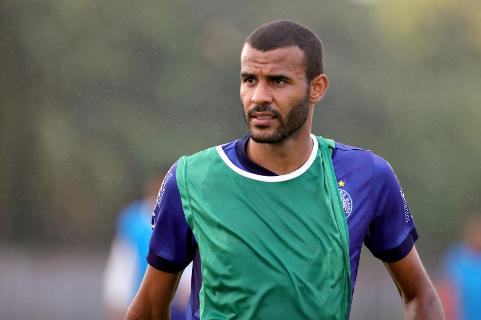 "Estou procurando dar o meu melhor, mostrar para a comissÃ£o tÃ©cnica, para os torcedores, o meu futebol", diz Ernando â Foto: Felipe Oliveira / DivulgaÃ§Ã£o / EC Bahia
