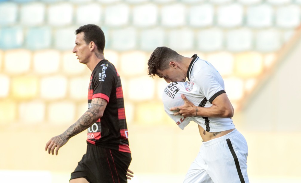 Danilo Avelar atende torcedor que pediu ajuda nas redes sociais 