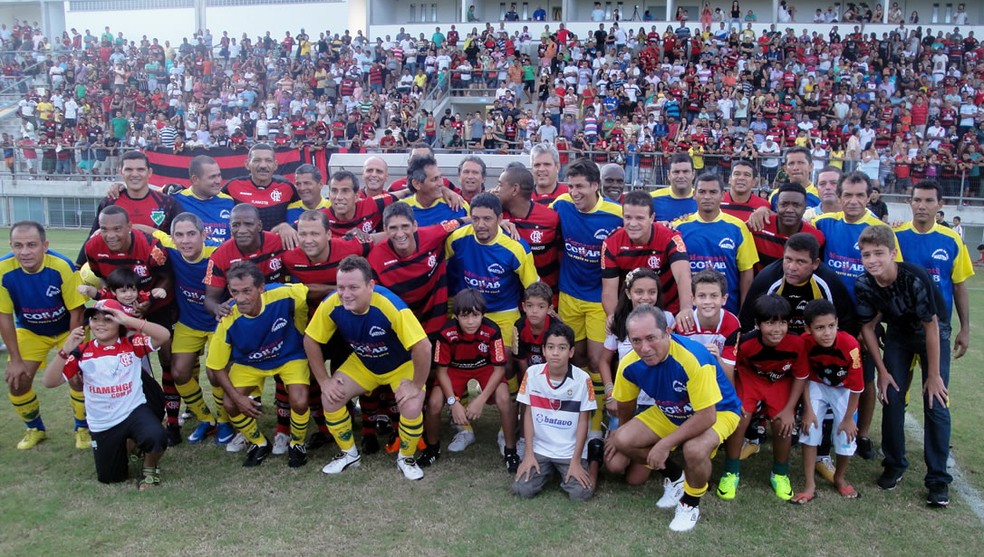 Flamengo e Cruzeiro do Sul fizeram amistoso master na Arena do Juruá, no interior do Acre, em 2012 (Foto: Adelcimar Carvalho/arquivo pessoal)