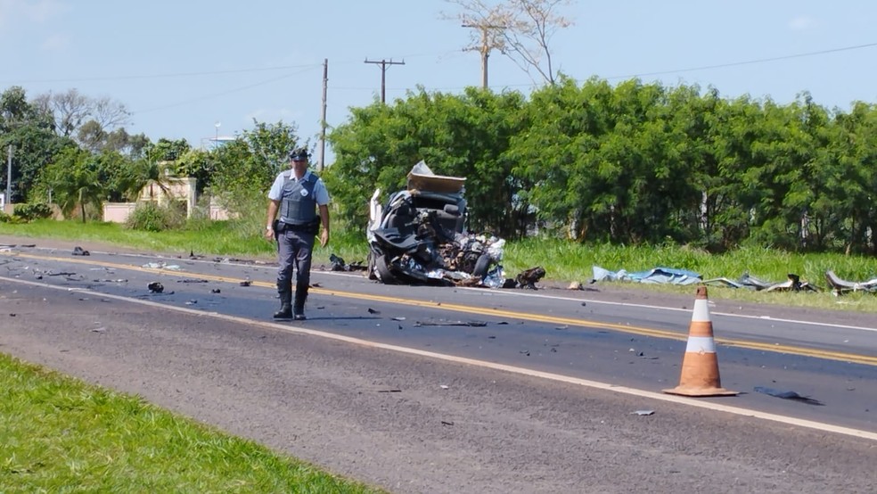 Duas pessoas morreram na Rodovia Júlio Budiski (SP-501), em Álvares Machado (SP) — Foto: Bruna Bachega/TV Fronteira