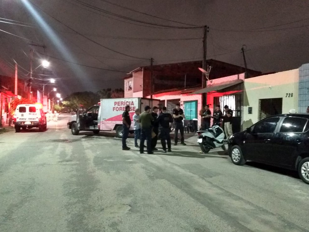 Homem de 22 anos Ã© executado durante festa de aniversÃ¡rio da esposa em Fortaleza â€” Foto: Darley Melo/Sistema Verdes Mares