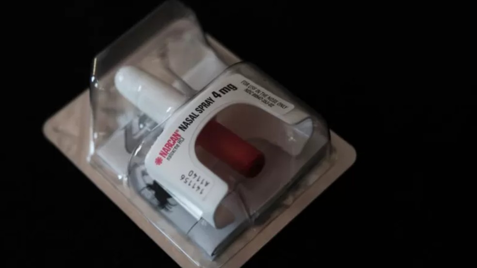 Escolas terão a versão spray nasal do medicamento Narcan, que ajuda a reverter a overdose — Foto: Getty Images