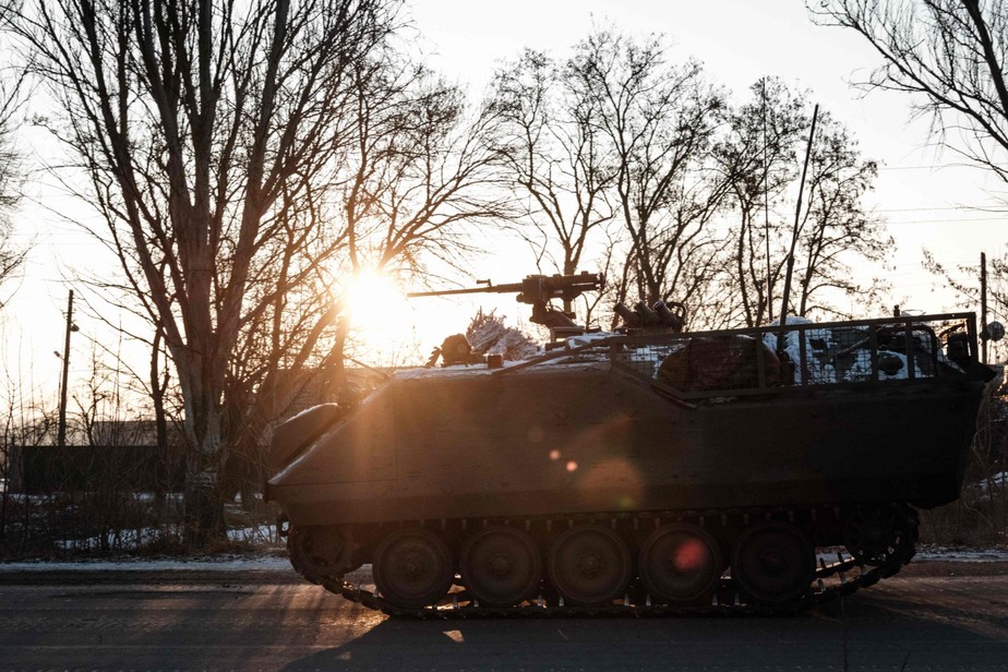 Tanque ucraniano perto da cidade de  Avdiivka, na Ucrânia
