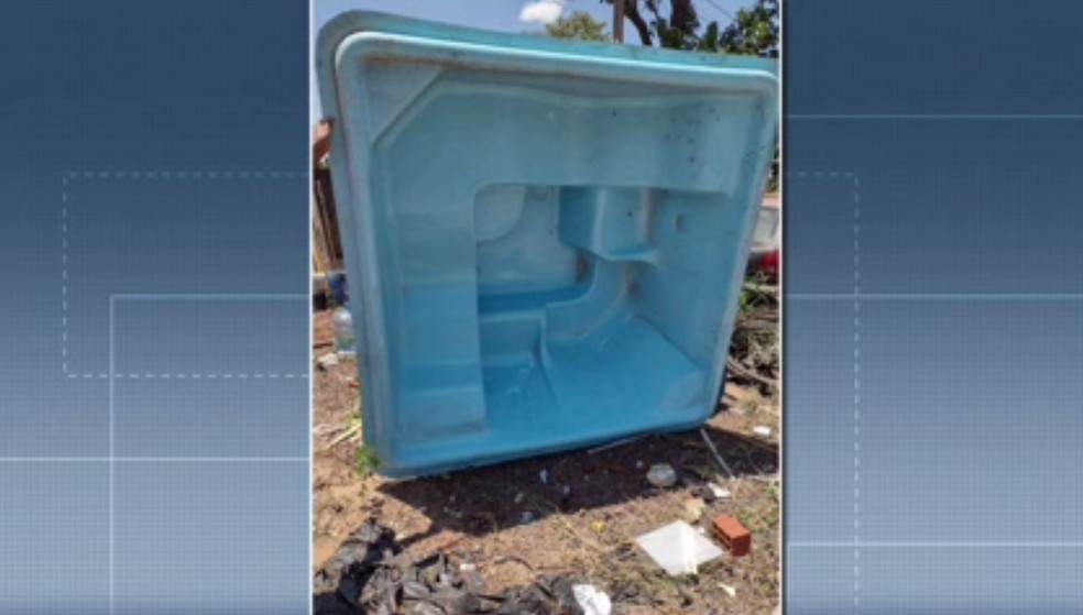 Polícia recupera mais uma das seis piscinas de fibra que foram furtadas, em Maringá — Foto: Reprodução/RPC 