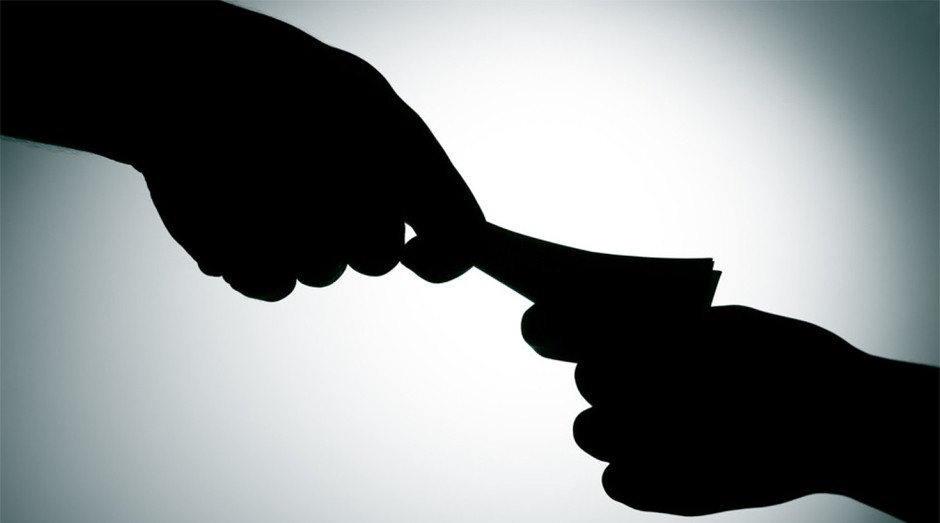 Corrupção: o dono da empresa pode ter problemas com a justiça se permitir a prática na empresa (Foto: Reprodução )