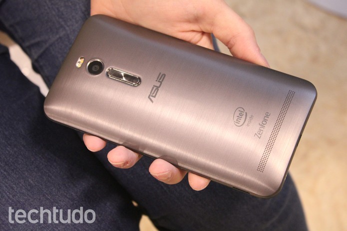 Zenfone 2 tem 4 GB de RAM e diversas opções de cores (Foto: Lucas Mendes/TechTudo)