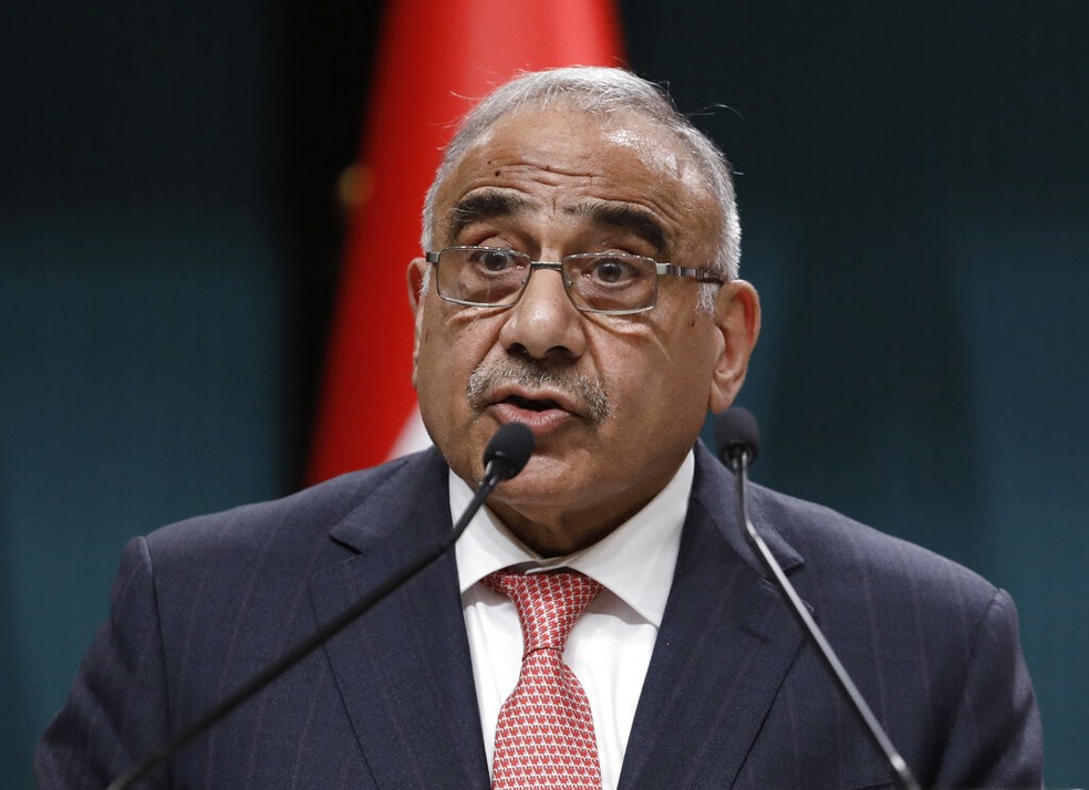 Adel Abdul Mahdi, em imagem feita durante coletiva de imprensa em 15 de março de 2019 — Foto: Burhan Ozbilici/AP