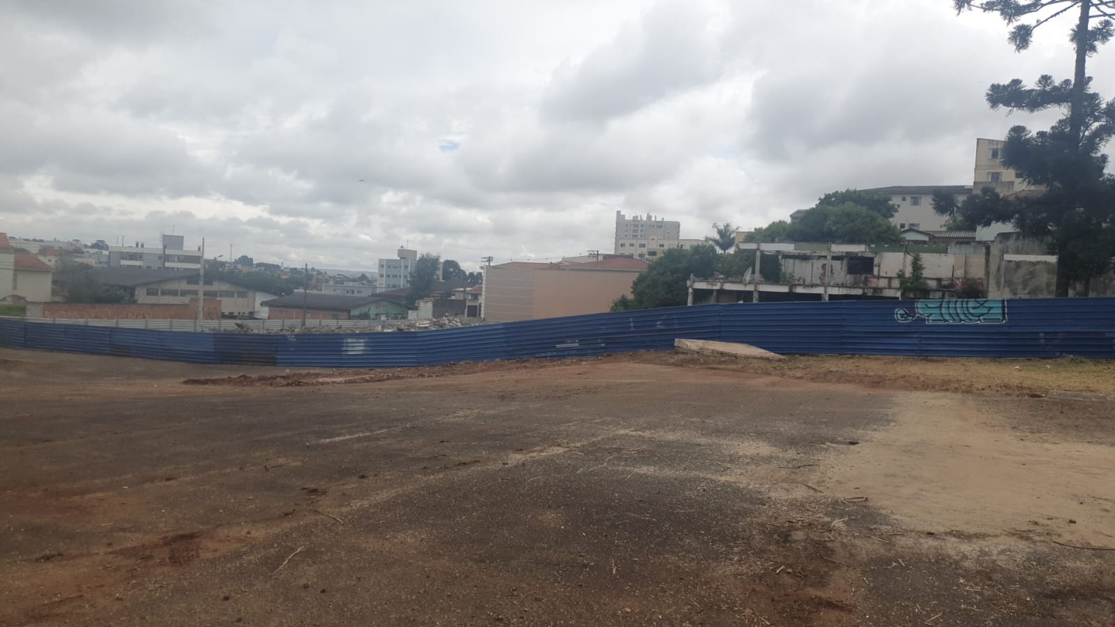 Terreno de Mercado Municipal de Ponta Grossa vai virar estacionamento provisório, diz prefeitura