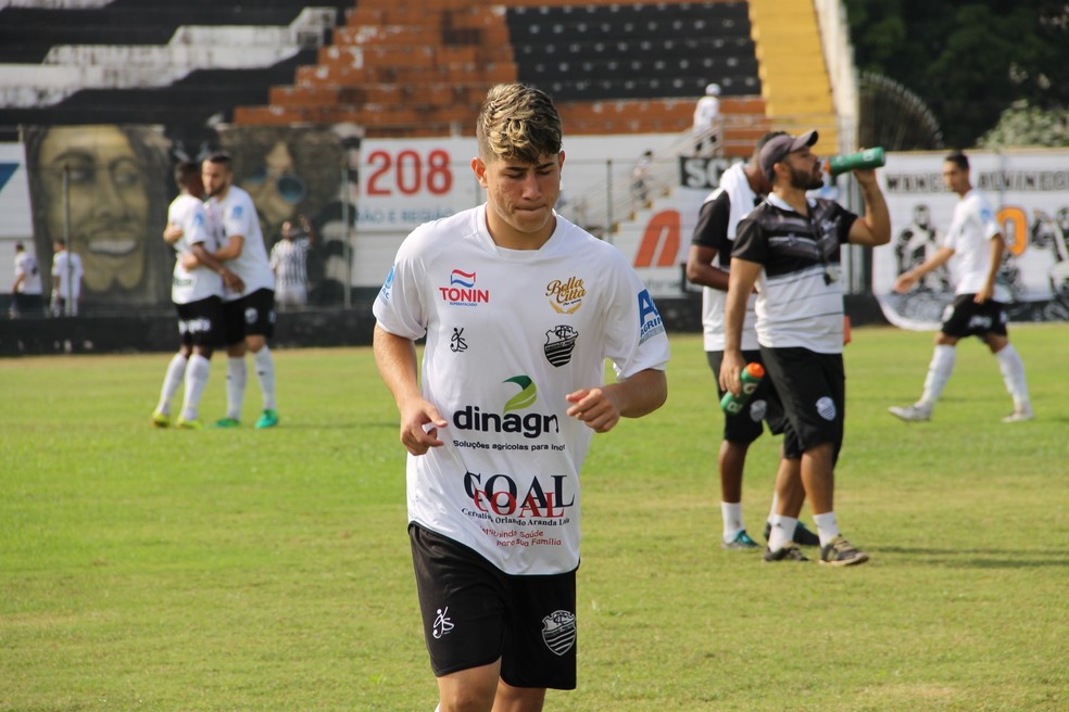 Dener volta a treinar nesta quinta-feira pelo Comercial â€” Foto: Rafael Alves / Comercial FC