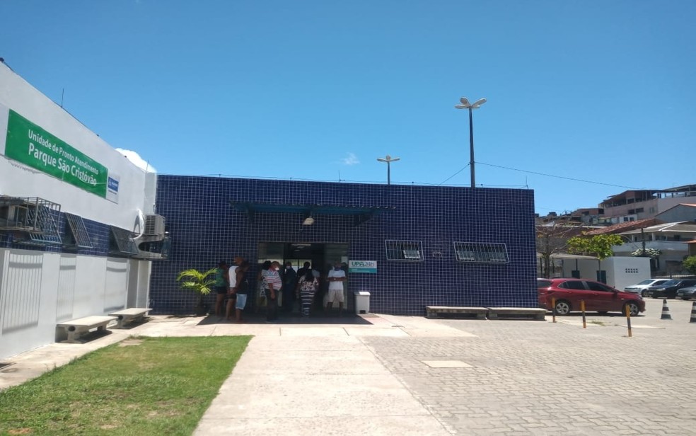Menina foi levada para a UPA de São Cristovão. — Foto: Cid Vaz / TV Bahia