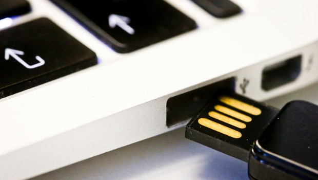 Atualização da Microsoft permite remover dispositivos USB sem precisar ejetá-los (Foto: Ole Spata/ Getty Images)