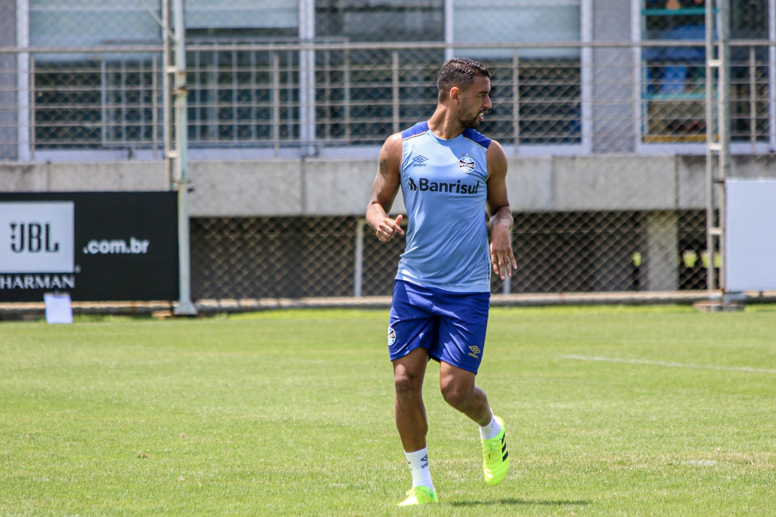 Grêmio oficializa empréstimo de Michel ao Fortaleza por um ano
