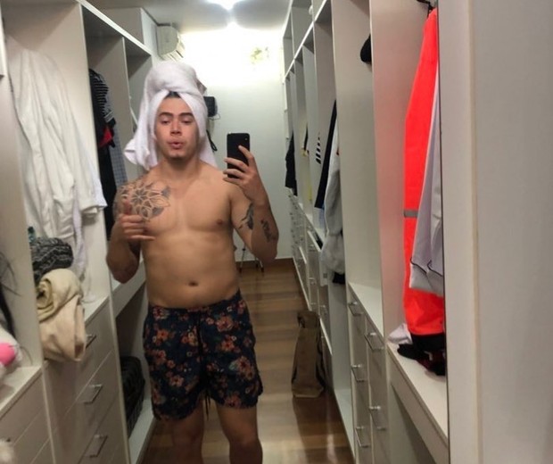 Whindersson Nunes mostra enorme closet com direito até a ...