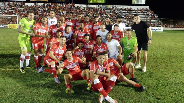 Jogadores do CRB comemoram o título do Alagoano 2022