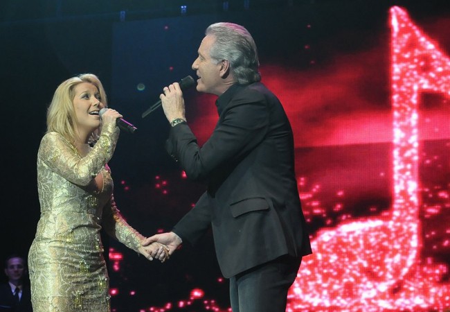 Luiza Possi se juntou a Roberto para cantar 