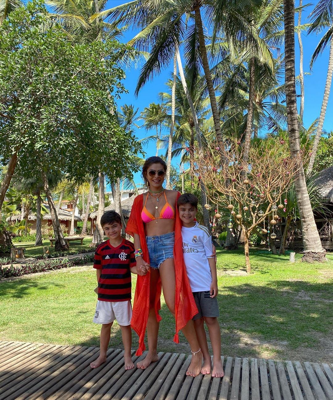 Juliana Paes com os filhos Pedro e Antônio (Foto: Reprodução / Instagram)