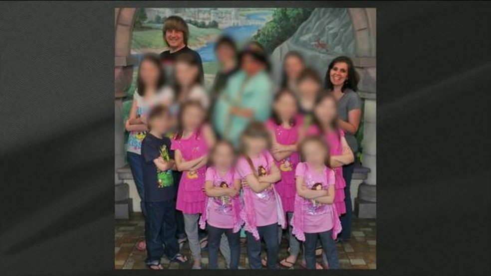 Casal mantinha 13 filhos presos dentro de casa, na Califórnia — Foto: Globonews