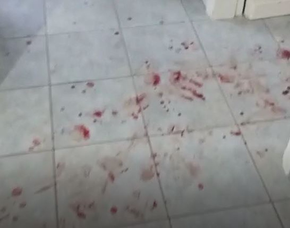 Casa estava com sangue em vários cômodos em Águas da Prata — Foto: Carioca Notícias Policiais