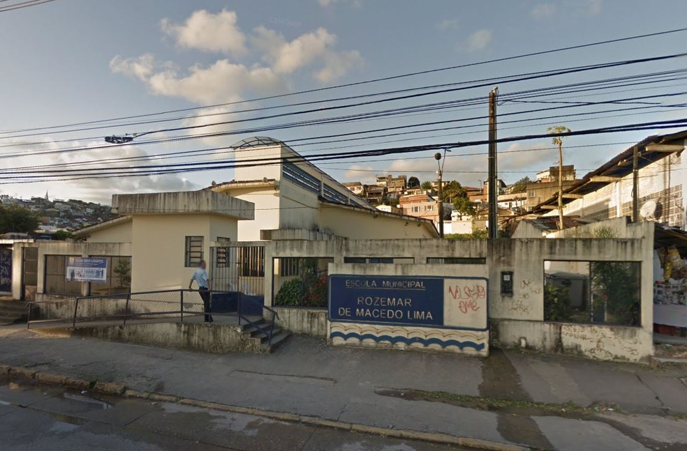 Uma das professoras contempladas leciona na Escola Municipal Rozemar de Macedo Lima, no Recife &mdash; Foto: Reprodu&ccedil;&atilde;o/Google Street View