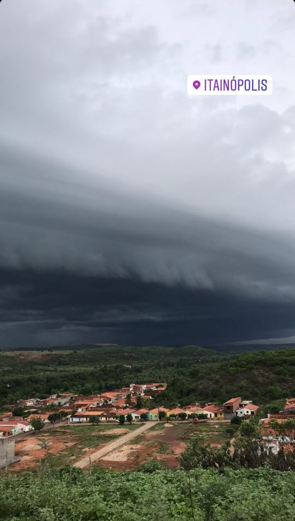 Nuvem prateleira é registrado na cidade de Itainópolis  — Foto: Reprodução/Redes sociais