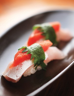 Sushi de buri à moda do chef (Foto: Rogério Voltan/Casa e Comida)