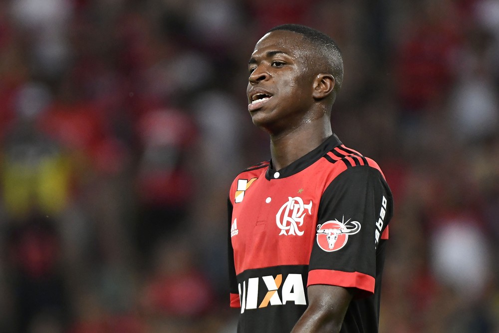 Mais um passo a caminho do Real: Vinicius Junior renova com o Flamengo até 2022