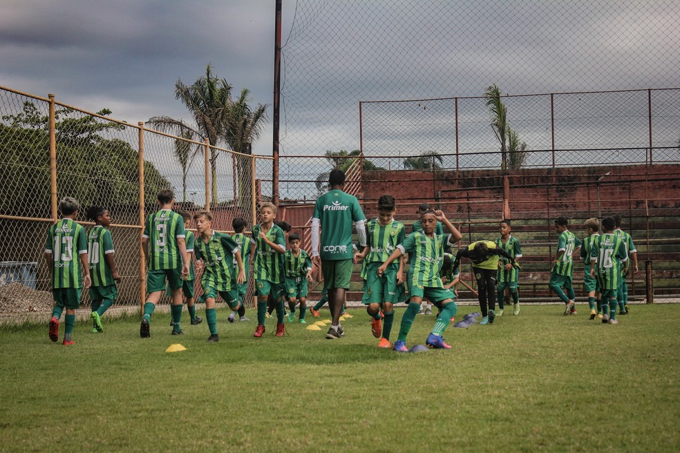 Porto Vitória Sub-11 no aquecimento — Foto: Vitor Nicchio/ge
