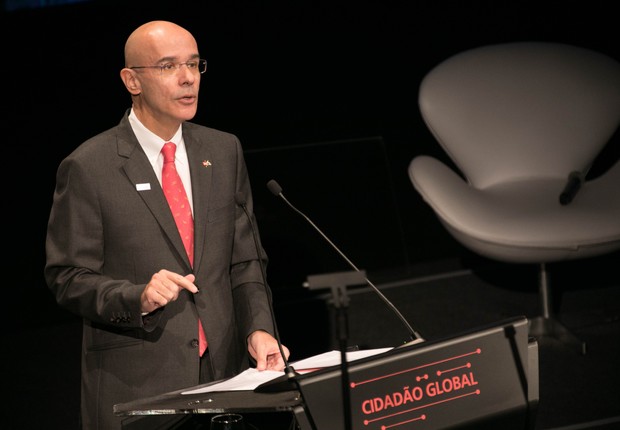 Sérgio Rial, presidente executivo do banco Santander, durante o discurso de abertura do evento (Foto: Mariana Pekin)