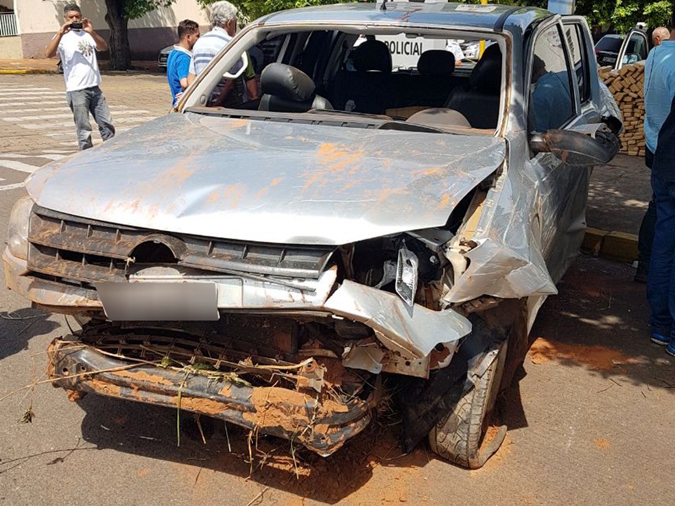 Tabletes de maconha estavam em uma caminhonete VW Amarok (Foto: Vanderlei Benedito Penitente Júnior/Cedida)