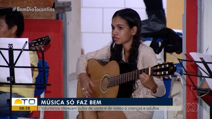 Voluntários oferecem aulas de violão gratuitas na região norte de Palmas