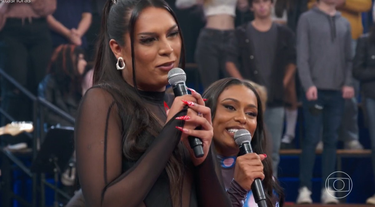 No 'Altas Horas', Rebecca e Danny Bond falam sobre representatividade na música: 'Era difícil encontrar bonecas negras' - gshow.globo.com